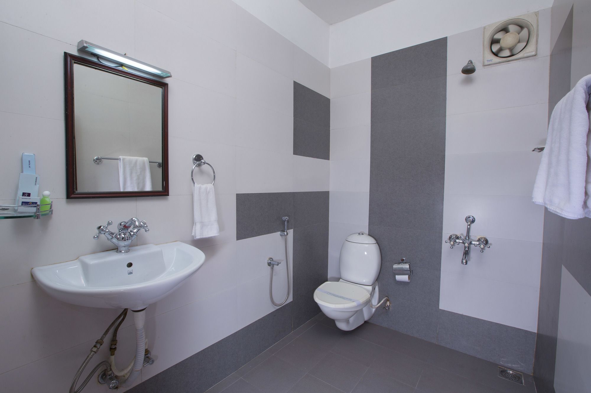 Spice Country Resort Chithirapuram Екстер'єр фото